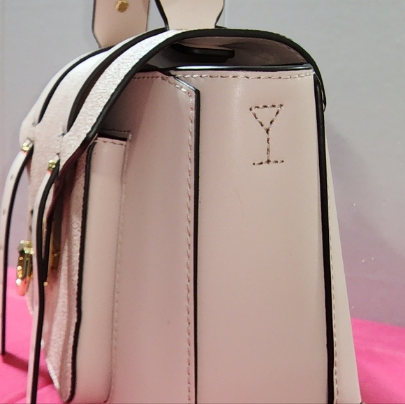 Michael Kors Manhattan Satchel - Picture 3 of 9